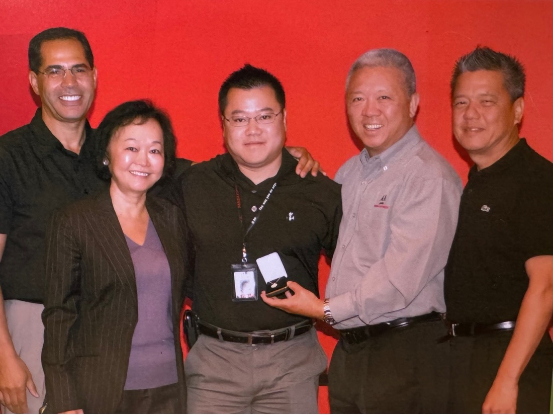 Jeff receives his 15-year milestone gift from Co-Founder Peggy Cherng, Andrew Cherng, and fellow Panda leaders