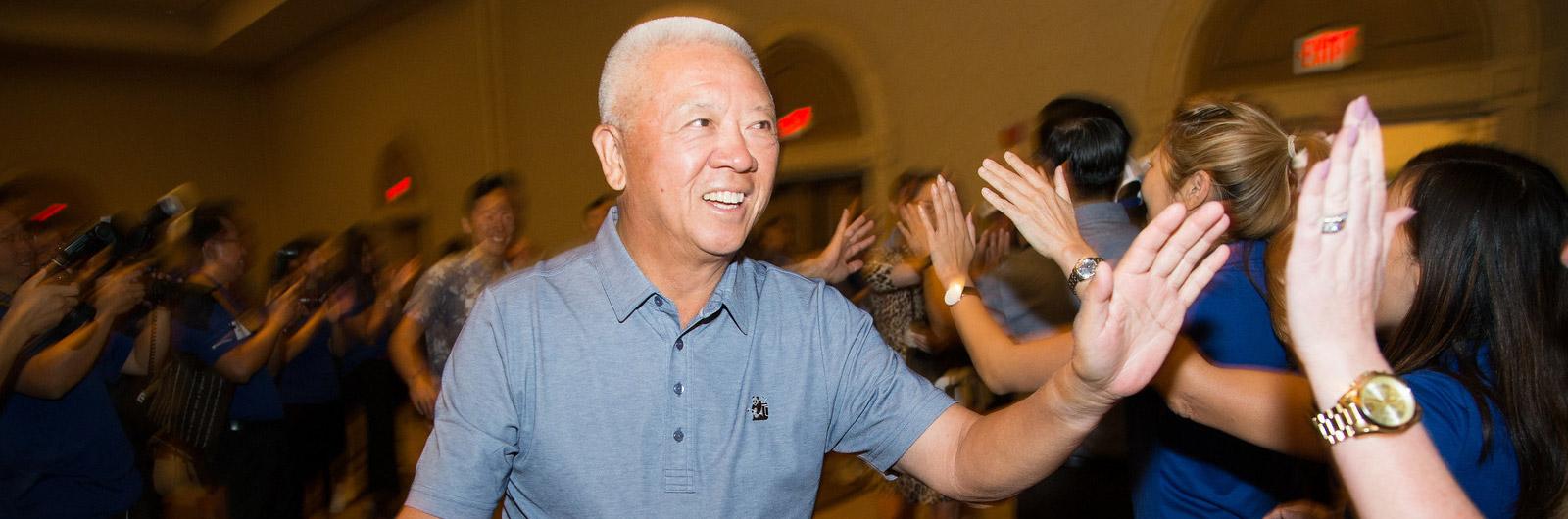 Andrew Cherng high five